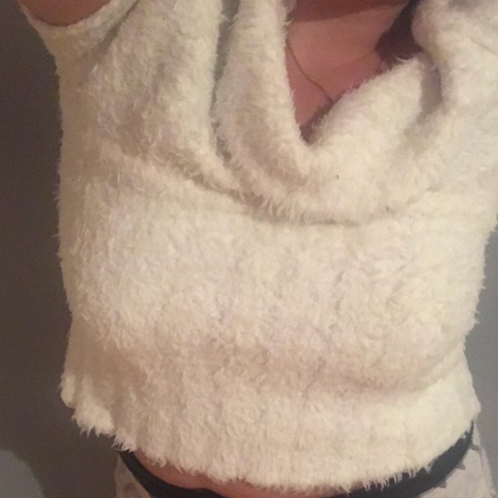 Bebe fuzzy crop